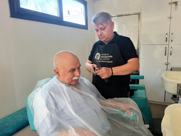 Antalya Büyükşehir Belediyesi’nden Kırsal Mahallelere Ücretsiz Kuaför Hizmeti