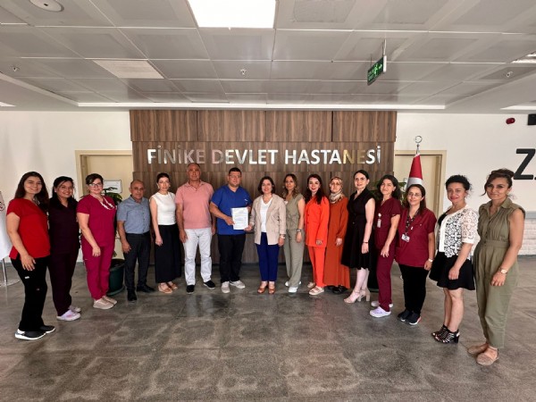 Finike Devlet Hastanesi’ne “Anne Dostu Hastane” Belgesi